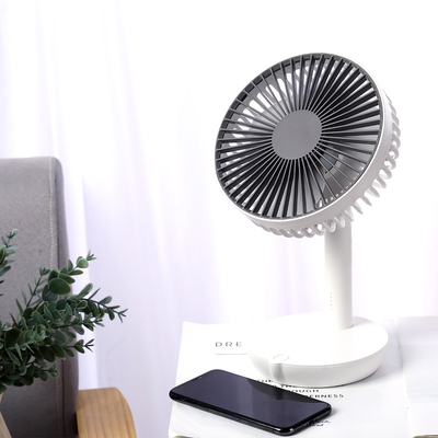 Portierbare wieder aufladbare Luft-Zirkulatortischventilator, der Ihr Telefon auflädt