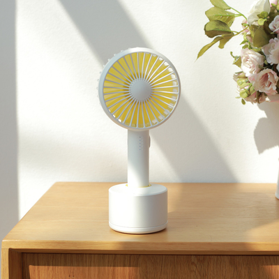 Oszillierender wieder aufladbarer Schreibtisch-Fan Basis-Mini Portable Handheld Fans 2000mAh 4W