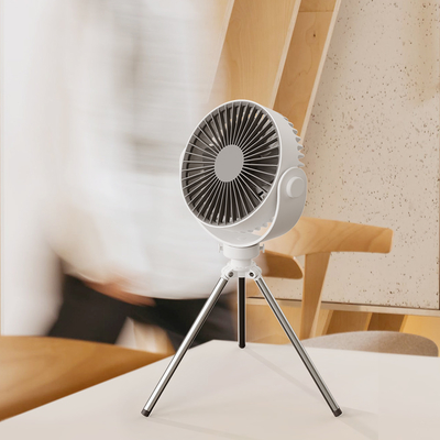 Wieder aufladbarer tragbarer Mini Fan Table Tripod Usb ruhiger starker Fan 2000mAh im Freien